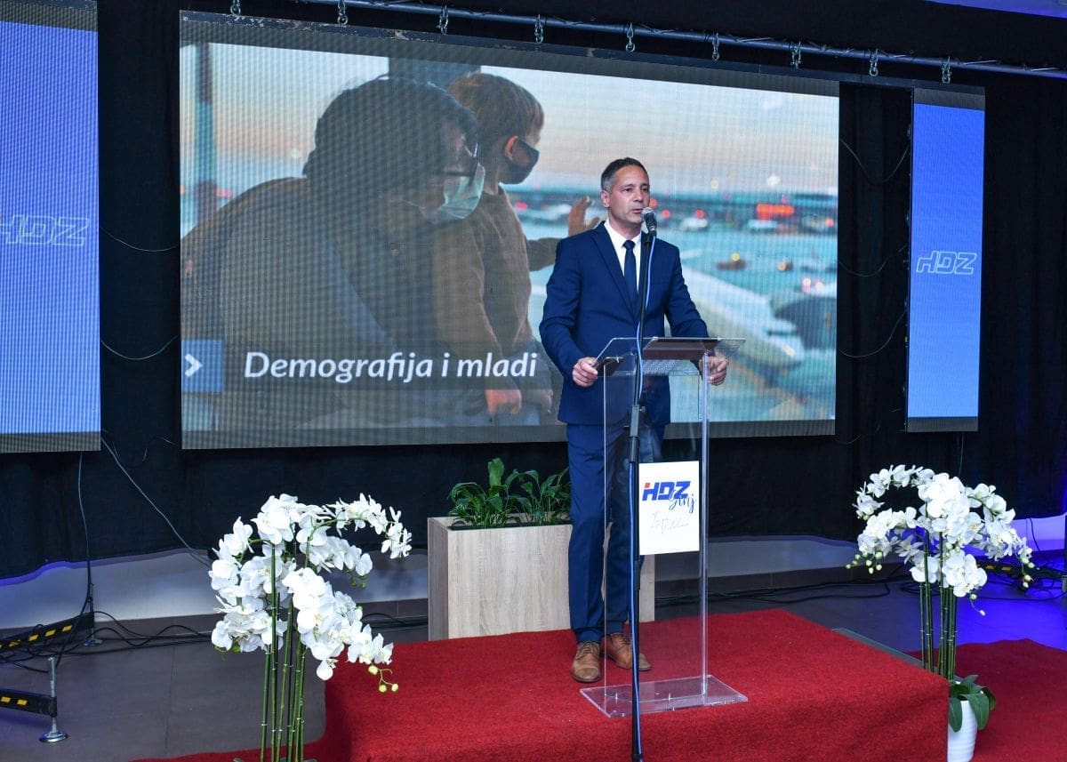 Sinjski HDZ poručio Bulju: "Gradonačelniče, isplatite uskrsnicu umirovljenicima i nezaposlenima"