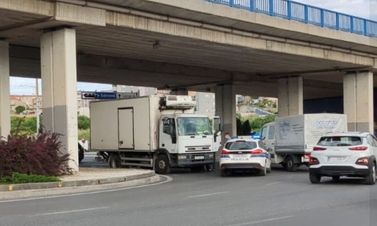 NEOPREZNOST NA VRHUNCU Ušao na Poljičku u kontra smjeru, a tamo ga je dočekalo neugodno iznenađenje