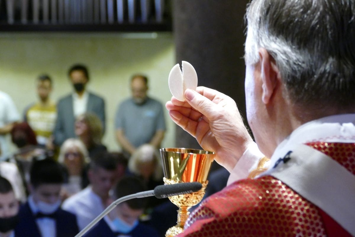 U jednoj hrvatskoj župi otkazana krizma: "Zbog nedostatka znanja i neozbiljnosti, primoran sam..."