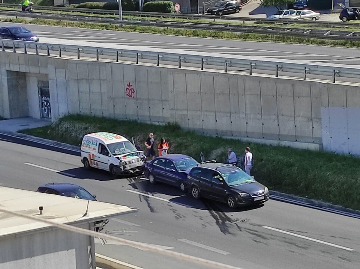 Lančani sudar u Ulici Zbora narodne garde, "poljubila" se tri vozila
