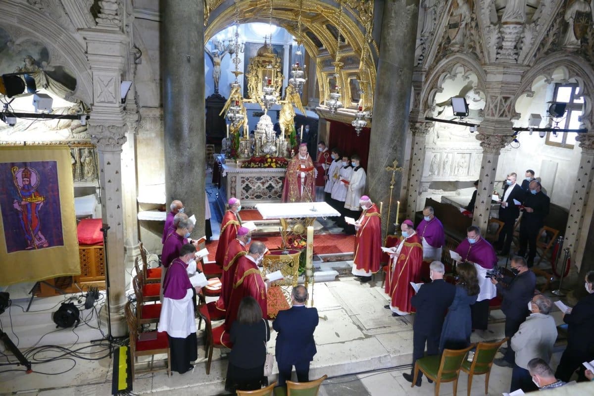 Započela je središnja proslava Sudamje otvaranjem moćnika sv. Dujma