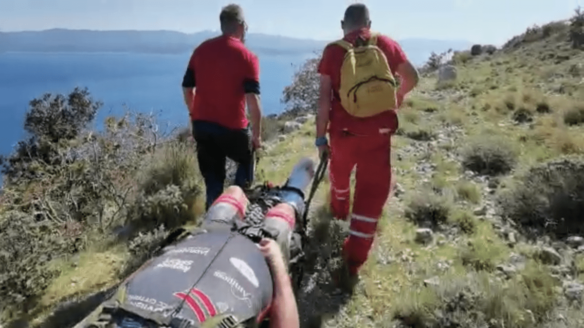 AKCIJA SPAŠAVANJA NA BRAČU Čovjek se ozlijedio na stazi, spasili ga HGSS-ovci