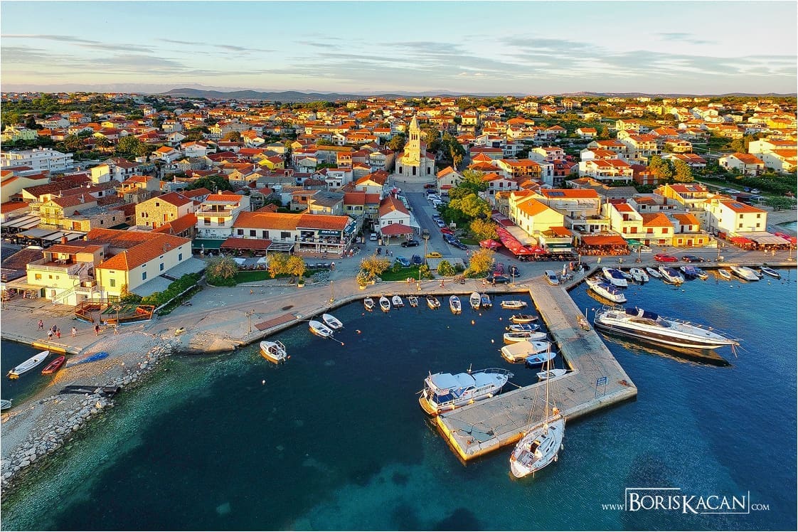 KORONA BUKNULA U MALOM DALMATINSKOM MJESTU "Nakon fešte buknula zaraza, zatvorili smo školu i vrtić"