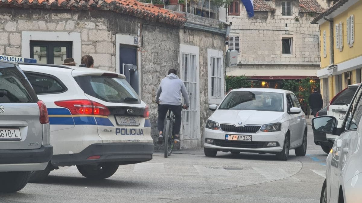 ŠTO SE DOGAĐA U CENTRU GRADA? Građani nam javljaju da je sve puno policije