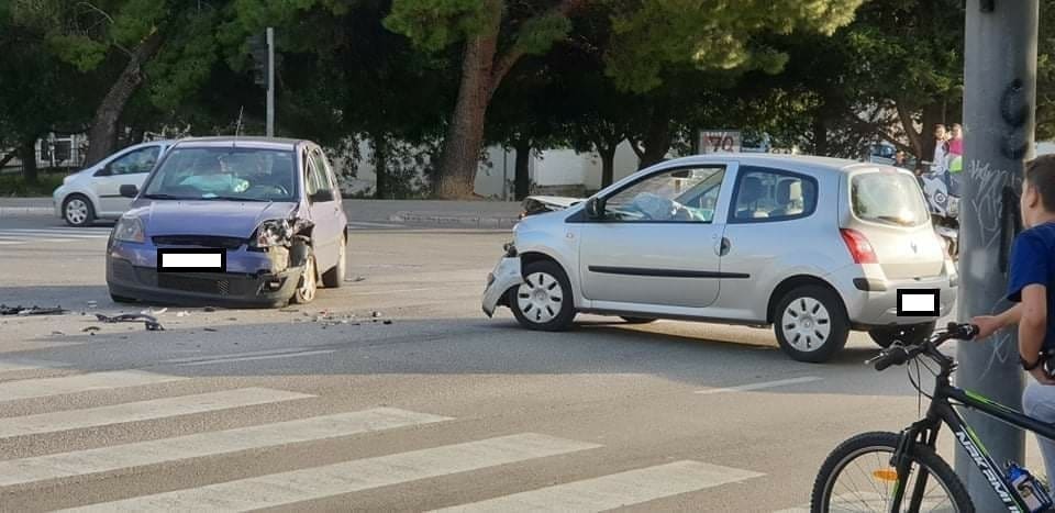 'SKRŠILI' SE NA RASKRIŽIJU Prometna nesreća u Splitu, dvije osobe završile u bolnici