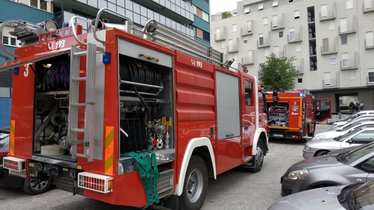 NESVAKIDAŠNJE INTERVENCIJE U SPLITU Vatrogasci spasili mačića iz ventilacijskog otvora