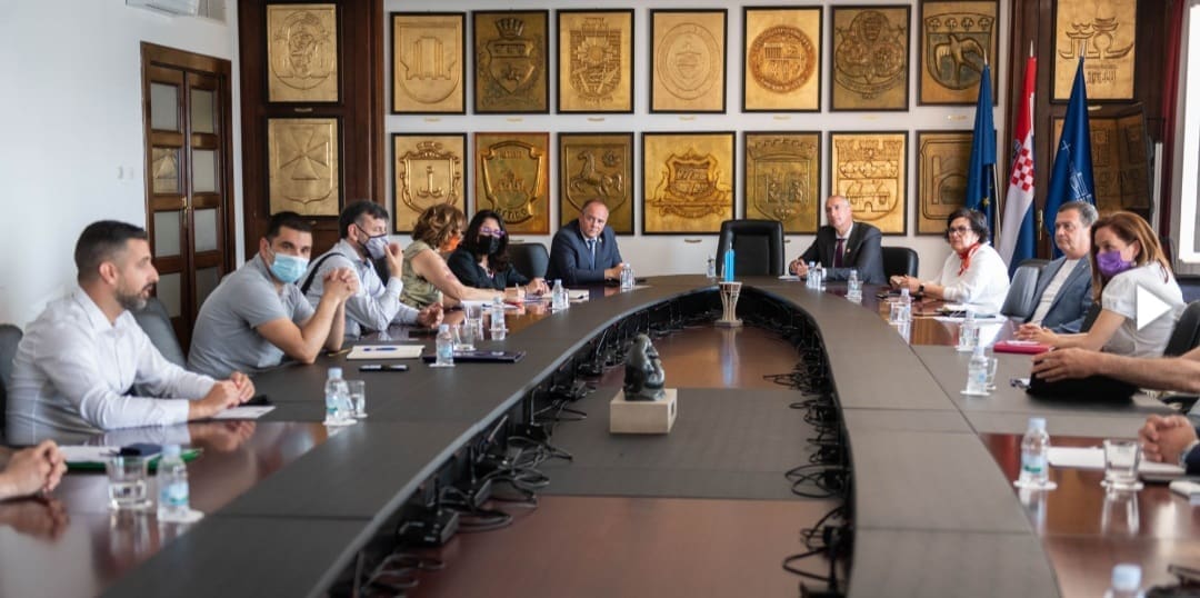 Predstavnici splitskih poduzetnika na sastanku s gradonačelnikom Ivicom Puljkom: Zajedničkim snagama na uklanjanju posljedica krize