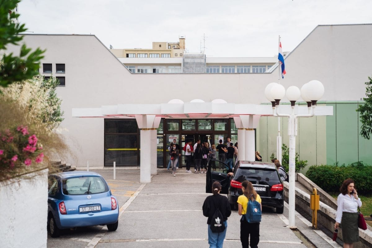 Senat Sveučilišta u Splitu podržao inicijativu za povrat starog imena ovoj splitskoj srednjoj školi