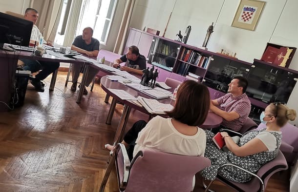 U Sinju održan sastanak na temu čišćenja ulica u užoj gradskoj jezgri