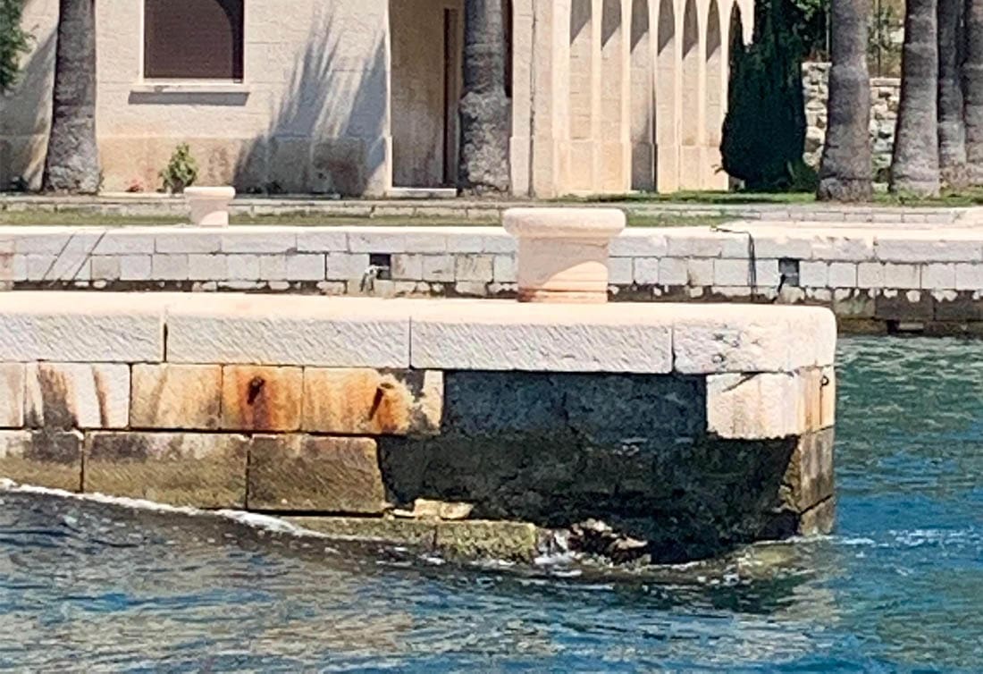 OPASNOST NA INSTITUTU U SPLITU Urušio se lukobran, iz županije šalju apel na hitnu sanaciju