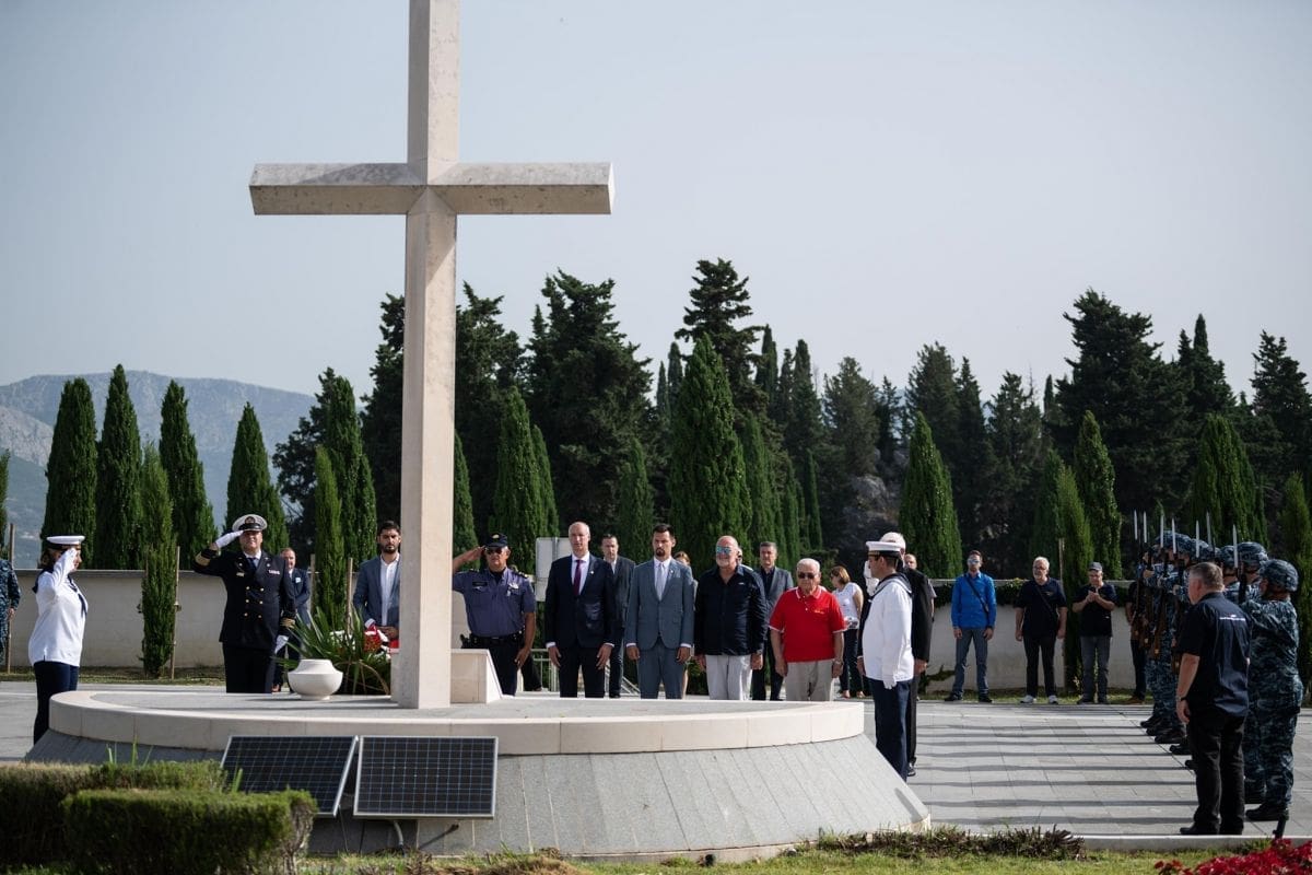 Polaganjem vijenaca započelo obilježavanje Dana antifašističke borbe: Milanović se večeras obraća građanima