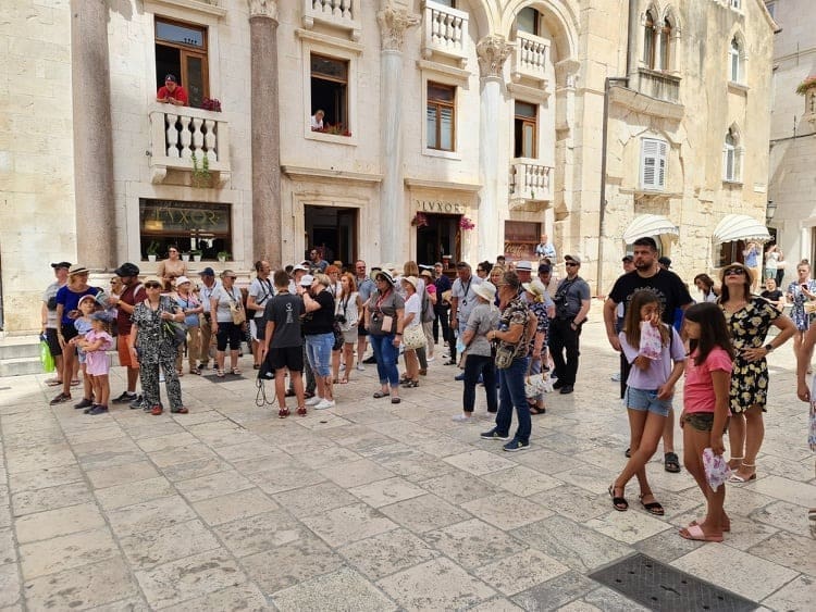 Splitski glazbenici iznenadili sugrađane besplatnim koncertima na Peristilu i Vidilici: "Konačno, ajme lipote, otkad ovo nismo doživili"