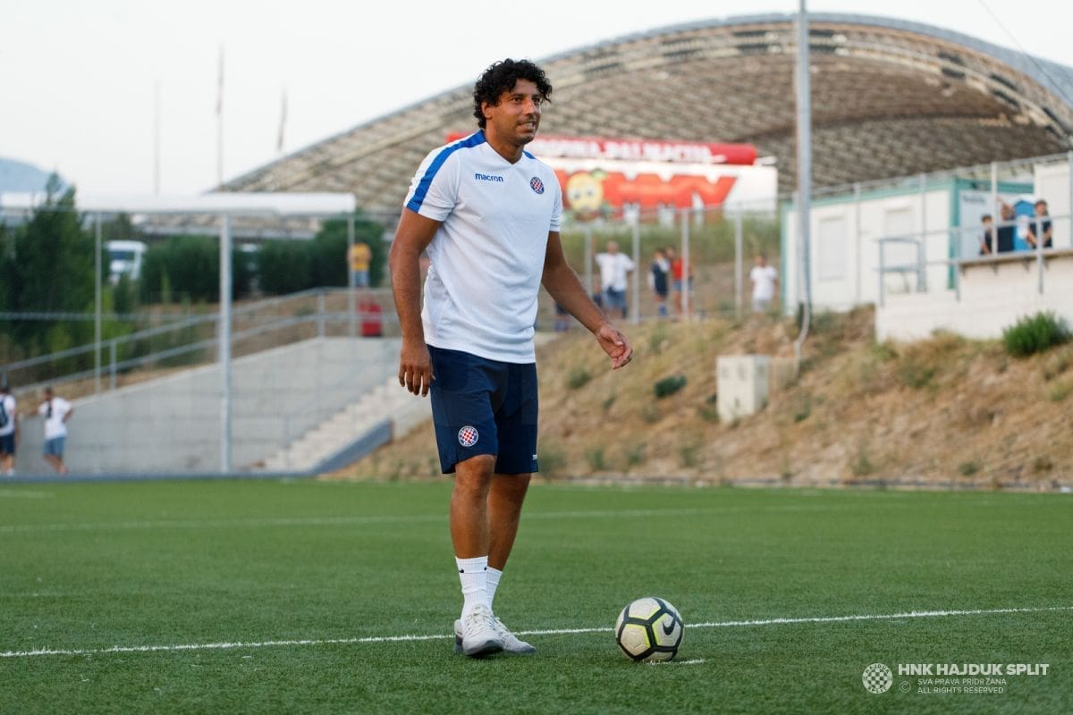 CAREVIĆA OSOBITO ODUŠEVIO JEDAN HAJDUKOVAC "Dugo nije bilo ovoliko kvalitete na Poljudu, Bijeli mogu biti prvaci"