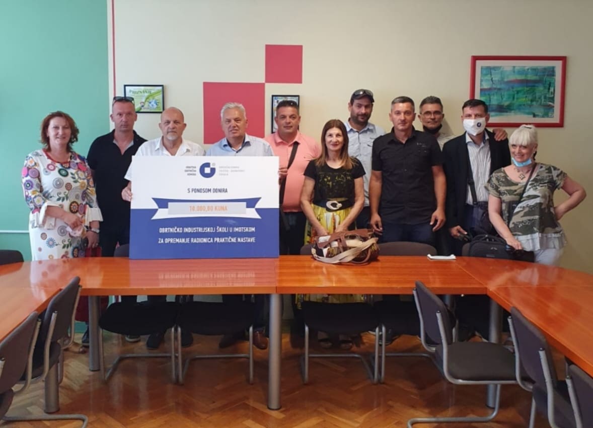OBRTNIČKO INDUSTRIJSKOJ ŠKOLI U IMOTSKOM URUČENA DONACIJA OBRTNIČKE KOMORE SDŽ: "Strukovna zanimanja su budućnost"