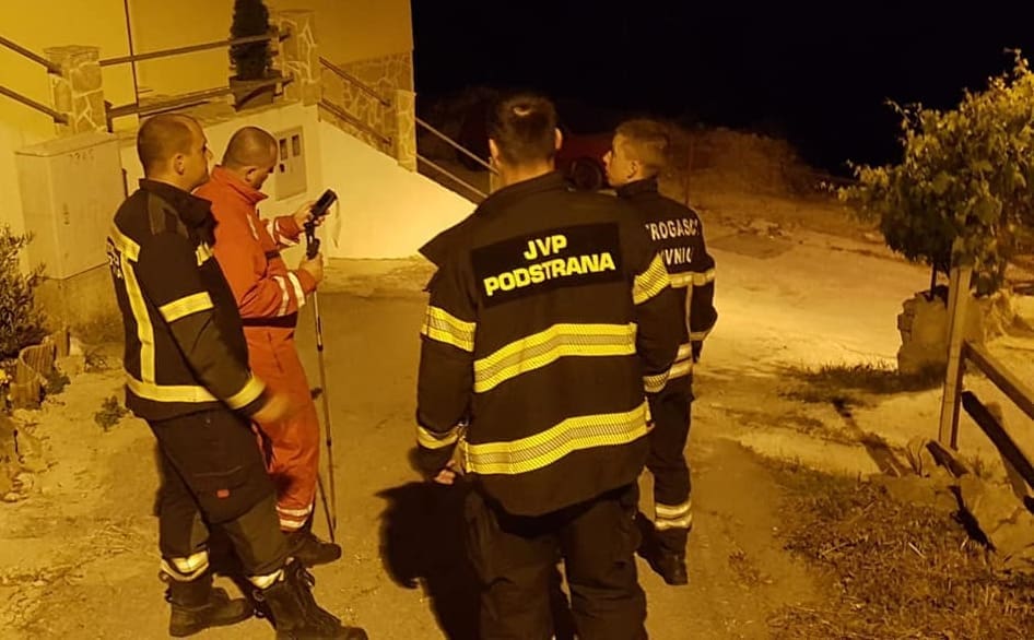 POZNATI NOVI DETALJI U Podstrani je gorjela kuća za odmor, turisti su ostali zarobljeni na balkonu