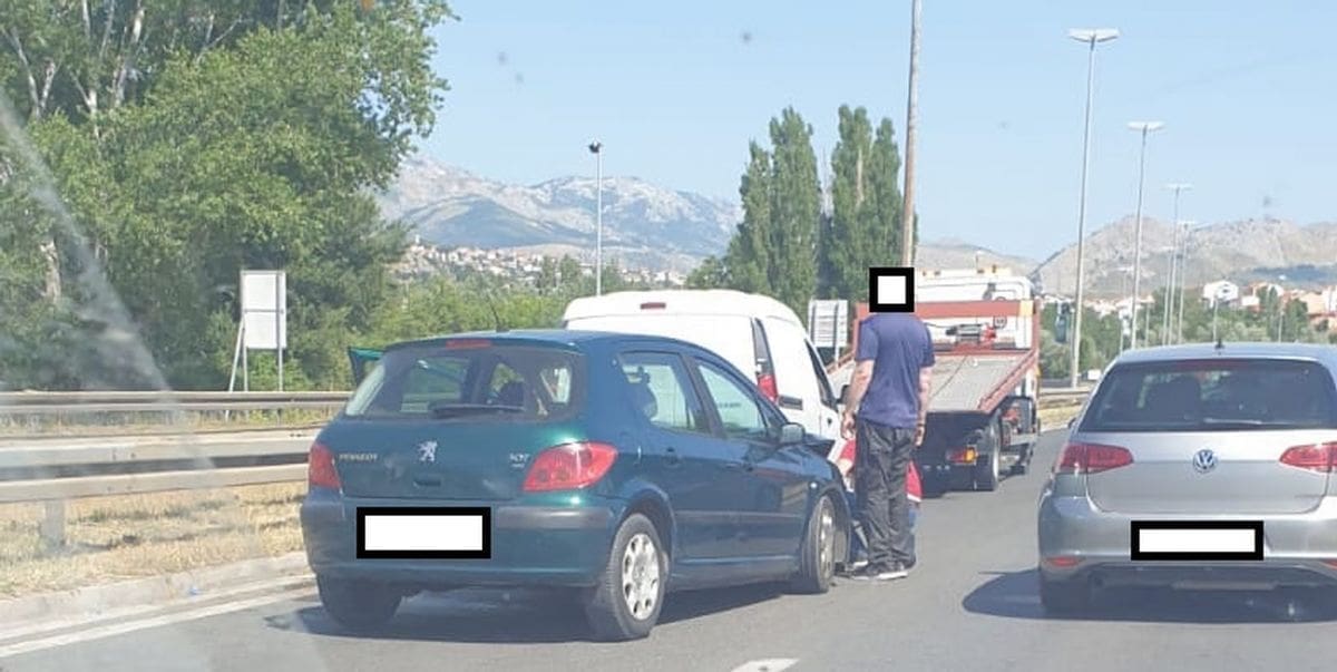 OGROMNE GUŽVE U SOLINU I KAŠTELIMA Dogodio se niz prometnih nesreća, kolona je kilometarska