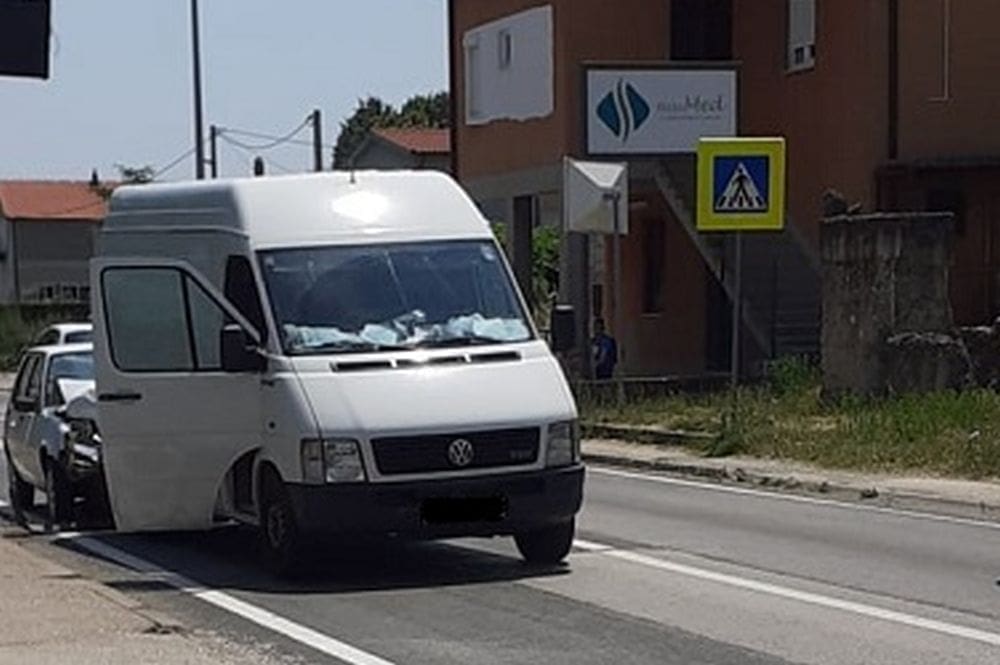 KRŠ U ZAGORI Sudarila se dva vozila, jedna osoba prevezena u bolnicu