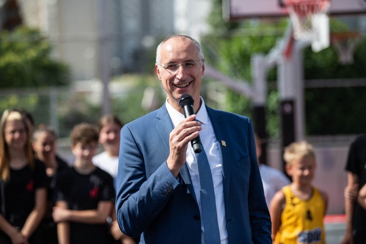 GRAD SPLIT: "Osigurat će se sredstva za financiranje dodatnih obrazovnih materijala za sve osnovce"