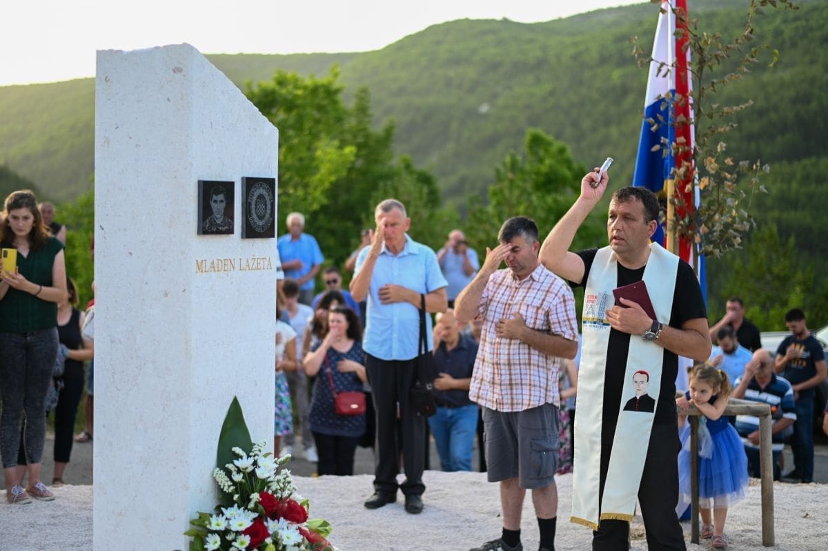 BORAC ZA SLOBODU HRVATSKE U Ričicama postavljen spomenik hrvatskom domoljubu Mladenu Lažeti