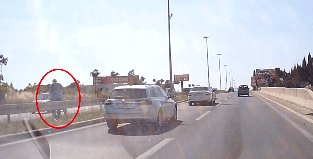 VOZAČI NISU MOGLI VJEROVATI PRIZORU Splićanina sa štakama ništa nije omelo u svome naumu