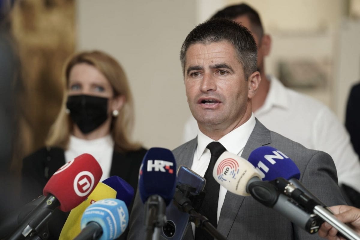 RAT SE NASTAVLJA Mihanović uzvraća udarac: "Pozivam vas na odgovornost jer građani Splita od prepucavanja neće imati ništa"