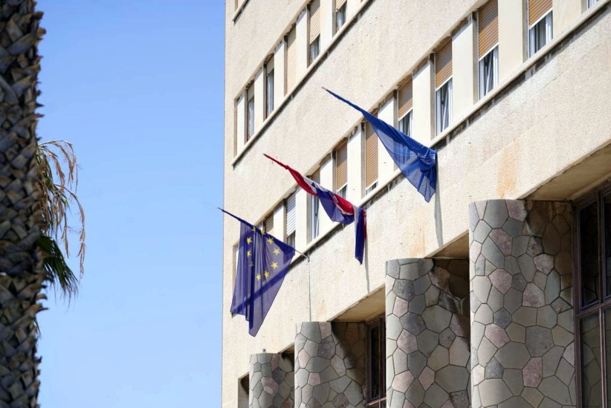 NELEGALNO JE POSTAVLJENA Torcidina ploča na Staroj gradskoj vijećnici će biti uklonjena. Evo što su nam otkrili iz Banovine