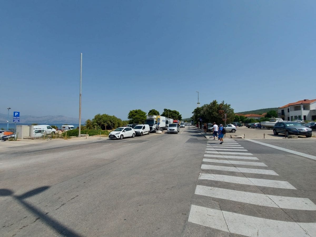 guzva_trajektna_luka_supetar (4)