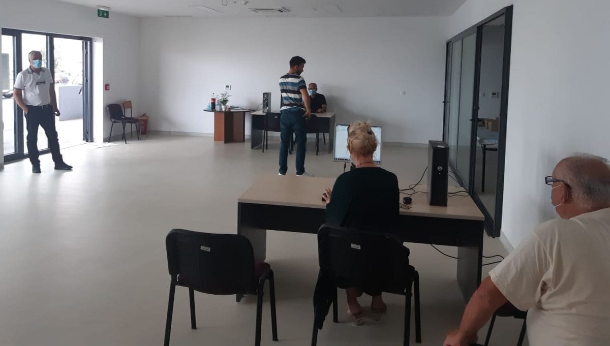 HDZ Mejaši organizirao informatičko-edukativnu radionicu za umirovljenike, neki su prvi put "vidjeli" računalo