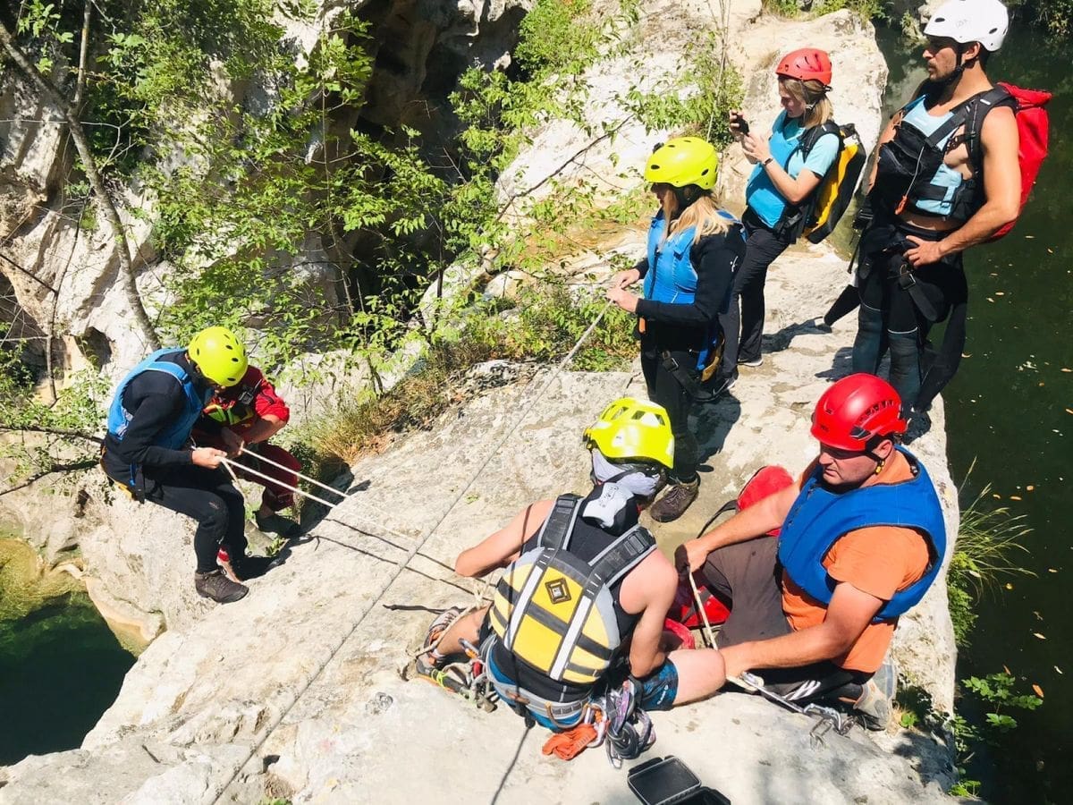 AKCIJA SPLITSKOG HGSS Čovjek u kanjonu Cetine doživio epileptični napadaj, spašavatelji dojurili na lokaciju