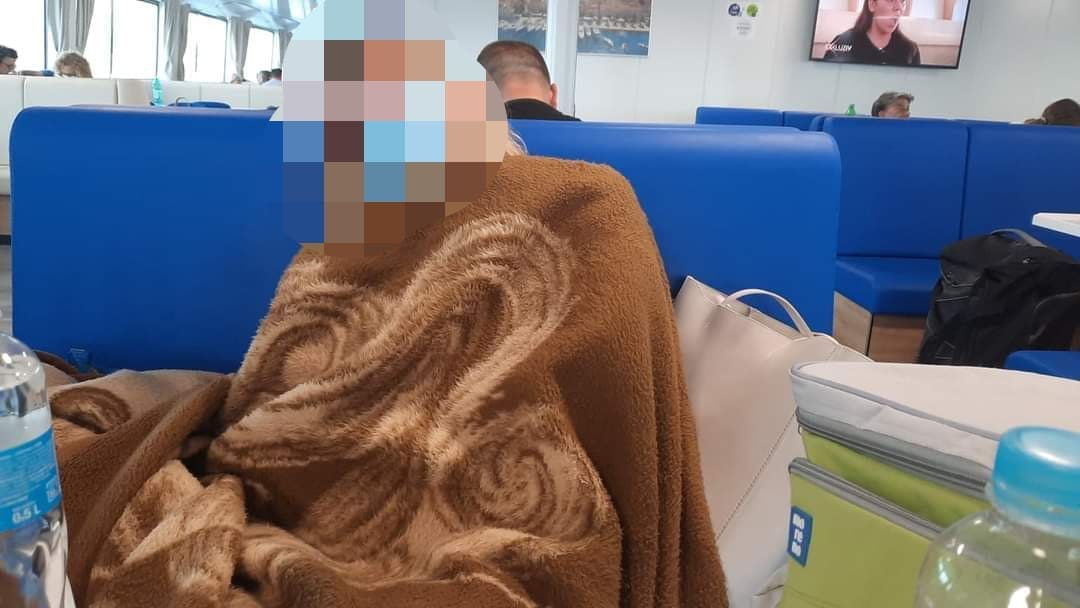 NE, OVO NIJE SLIKA IZ ARHIVE Putnici na Jadrolinijinom trajektu se pokrivaju dekama