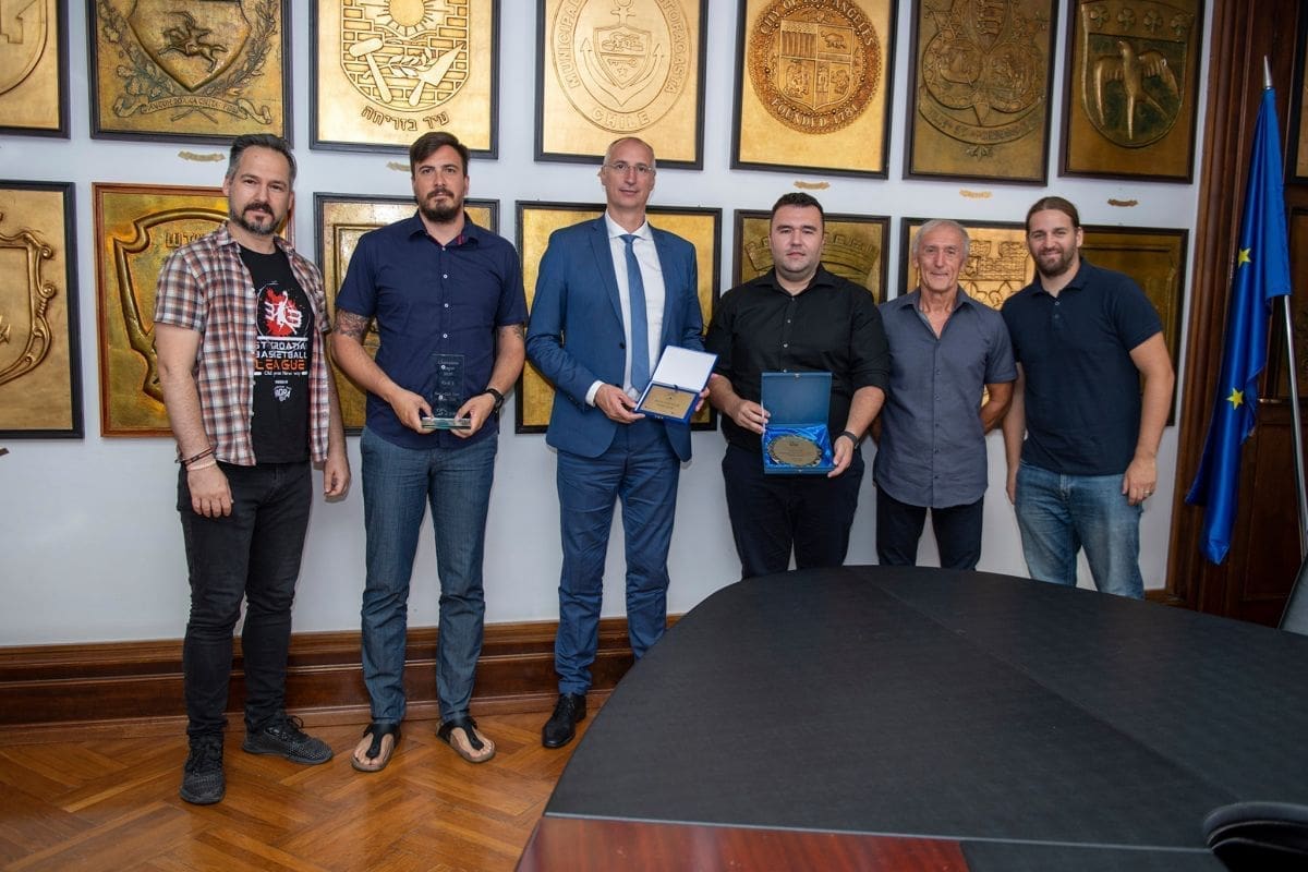 PRVACI KOD GRADONAČELNIKA Predstavnici Kuglačkog kluba Mertojak posjetili Banovinu: "Vaši sportski uspjesi su vrijedni pažnje"