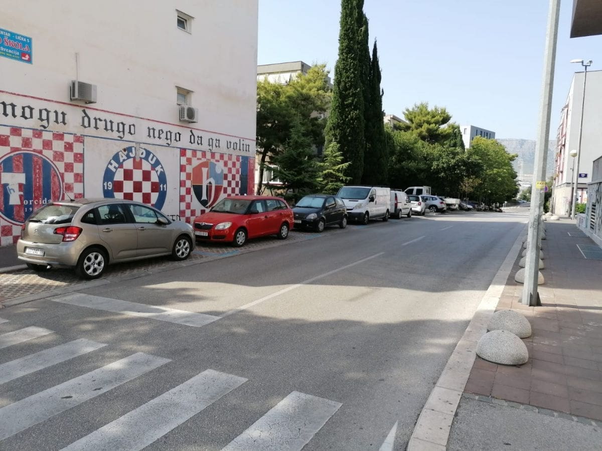 Započinje naplata na uličnom parkiralištu u Ličkoj ulici u Splitu