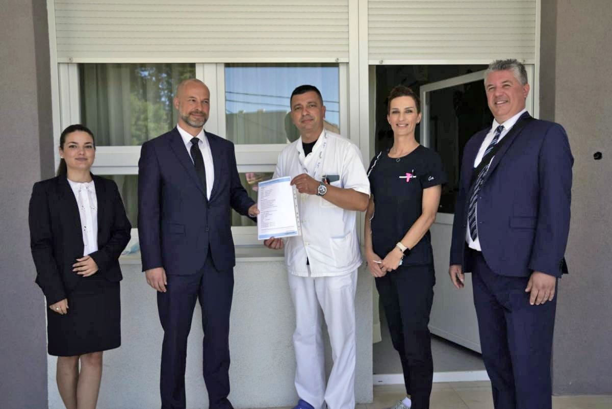 PREDIVNA GESTA Odvjetničko društvo Santic i Đapić doniralo je 40 tisuća kuna Zavodu za neurokirurgiju KBC-a Split