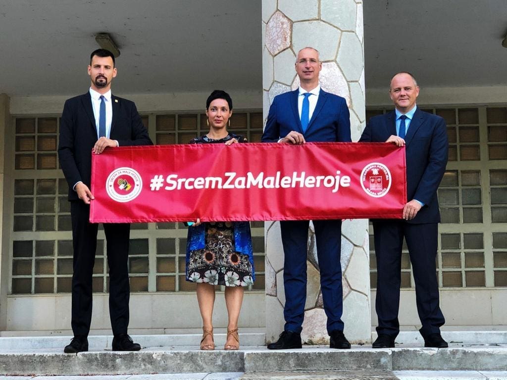 SRCEM ZA MALE HEROJE Ivica Puljak sa svojim zamjenicima pružio podršku humanitarnoj akciji Javne vatrogasne postrojbe Grada Splita