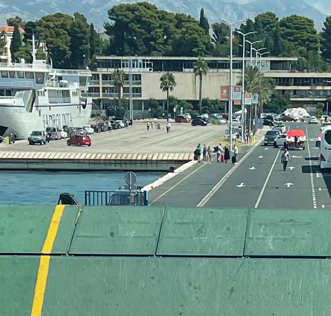 PROMJENA U VOZNOM REDU Posljednji trajekt za Stari Grad danas isplovljava kasnije nego inače