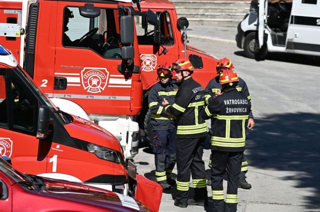 dvd_zrnovnica_vatrogasci_sirena'01