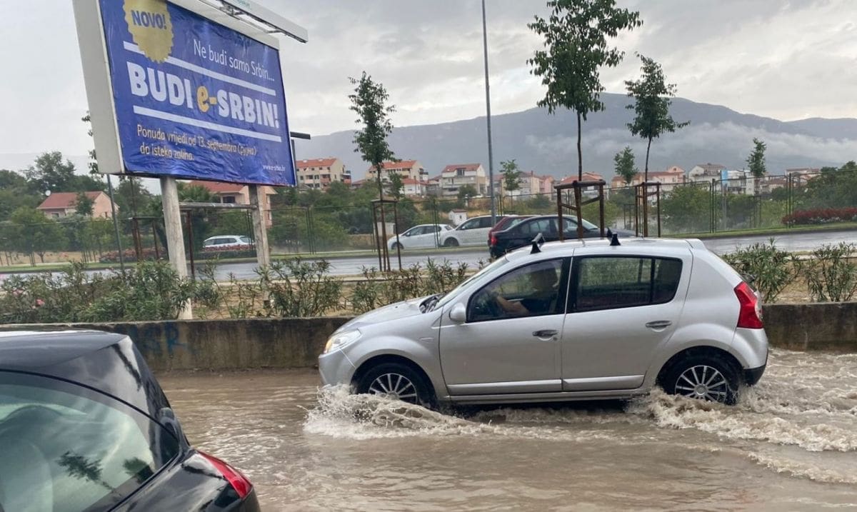 Split pun plakata: 'Ne budi samo Srbin... Budi e-Srbin'': Evo o čemu se radi