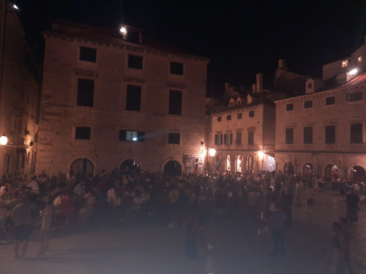 guzva_dubrovnik_stradun(1)