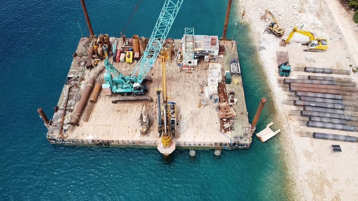 PROJEKT „IZGRADNJA TRAJEKTNOG PRISTANA U LUCI KAPRIJE“ Završeno je bušenje, u tijeku radovi betoniranja pilota