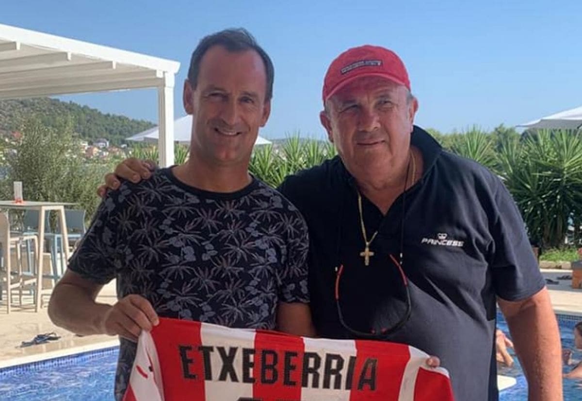 ZANIMLJIVO DRUŠTVO Legendarni španjolski nogometaš posjetio Keruma: "Imao me želju upoznati nakon svega što je čuo o meni"