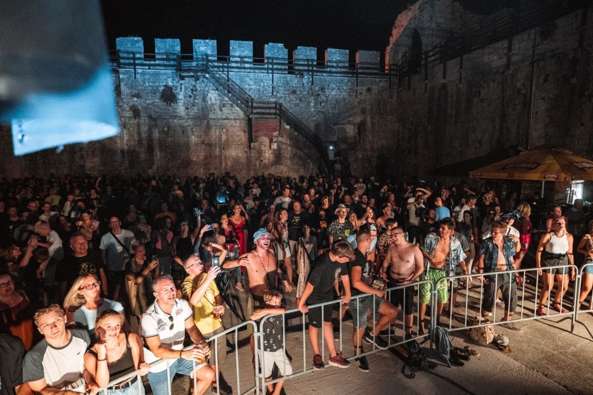 Otvoren četvrti KulaKula festival - Trogir ovog vikenda iščekuje Urbana, Vinka Ćemeraša i Vesnu Pisarović!