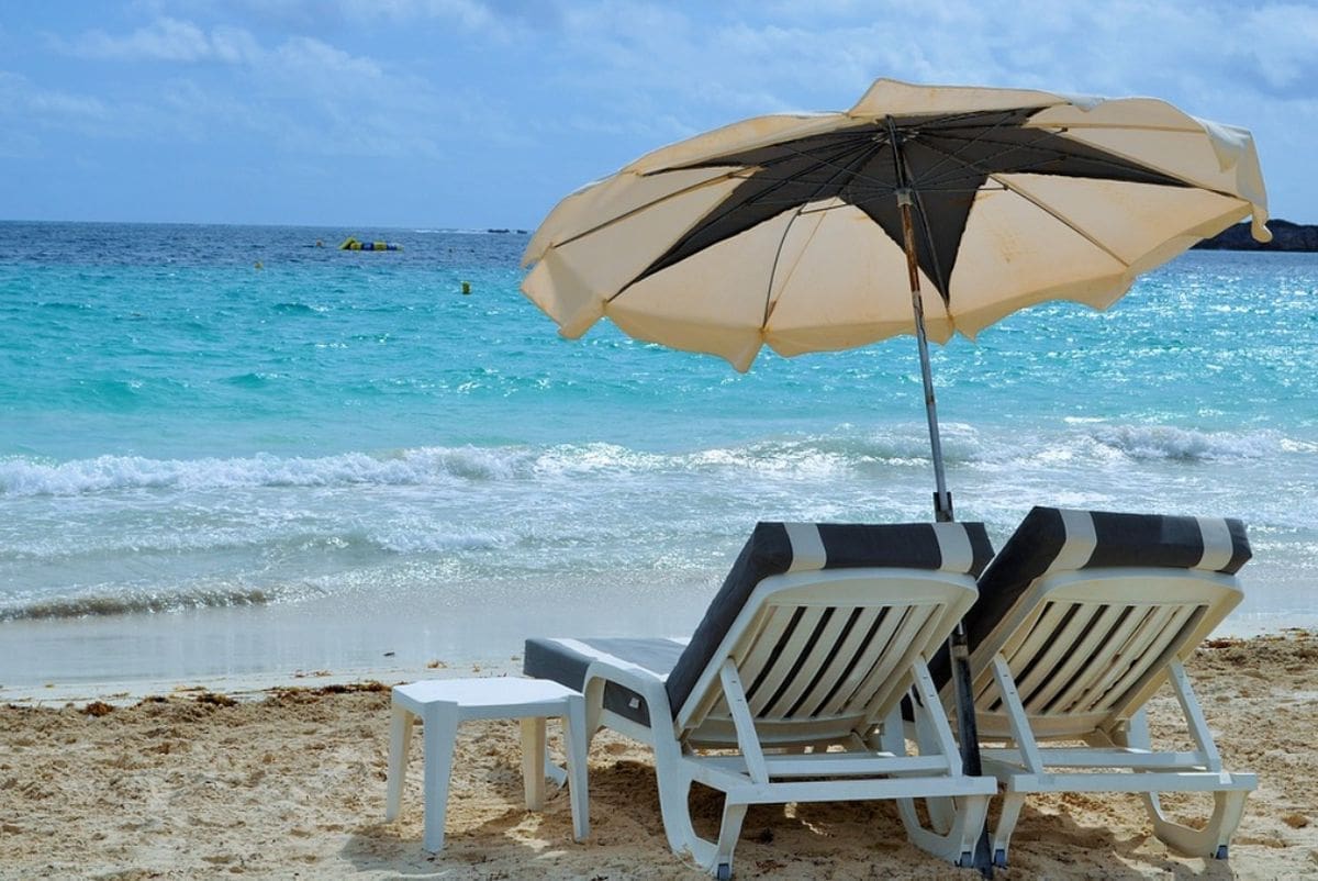 SUD GA OSLOBODIO Pobacao ležaljke s plaže i psovao Zagrepčane: "J.... vam mater, pun mi vas je k...."