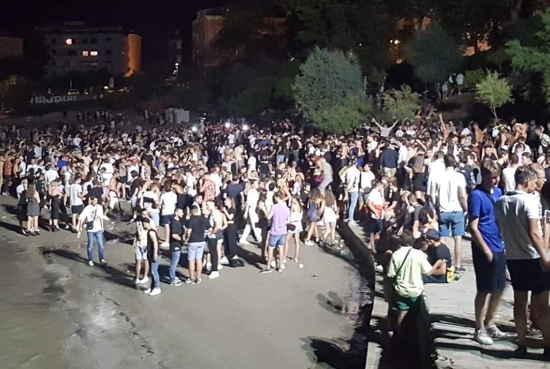 mladi-okupljanje-bacvice(2)