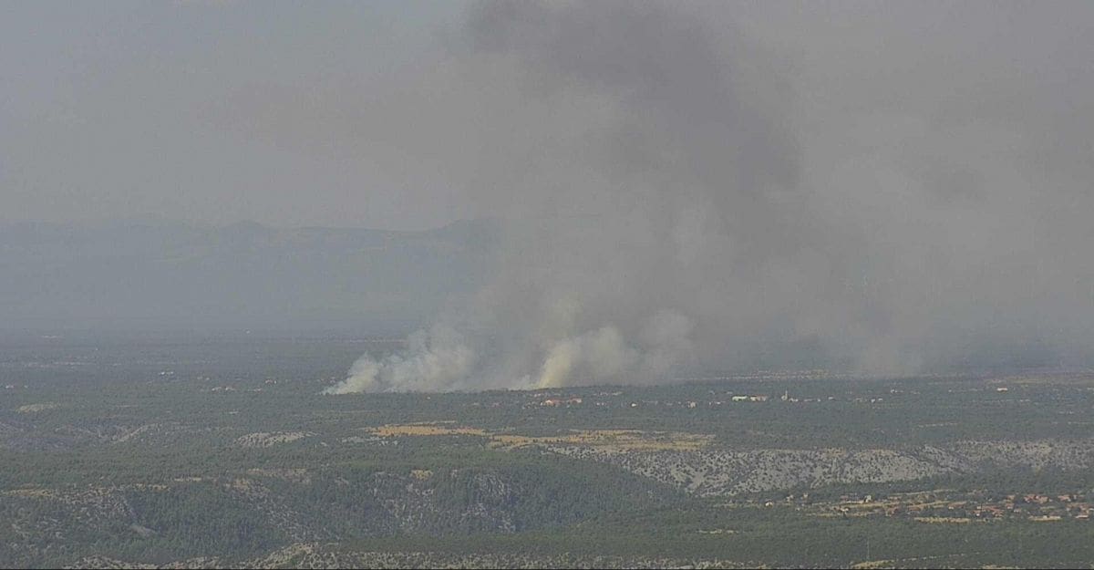 UGAŠEN POŽAR KOD DRNIŠA Na intervenciji sudjelovalo 45 vatrogasaca, dva Canadaira i dva Air Tractora