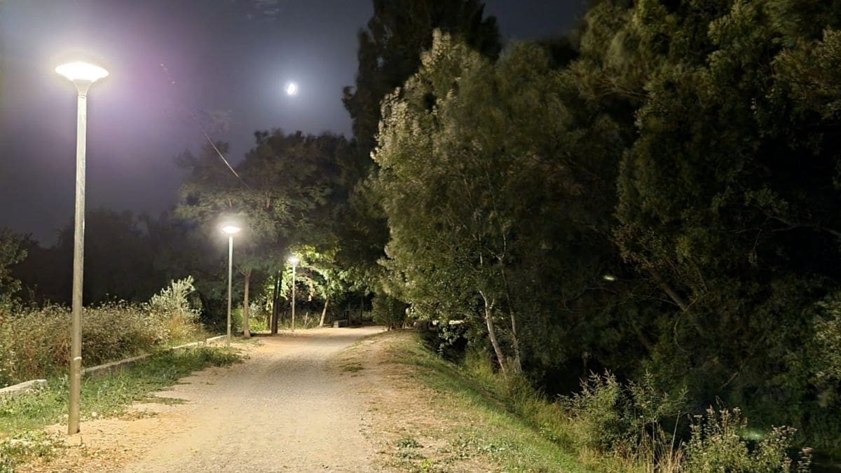 POTPUNO NOVI UGOĐAJ Šetnica do ušća rijeke Žrnovnice sada je osvijetljena: Prvi donosimo noćne kadrove