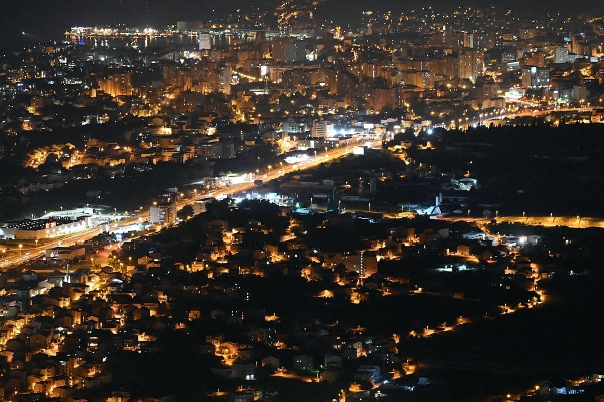 Zvukovi slični eksplozijama prestrašili Splićane usred noći: Čuli su se u svim dijelovima grada, čak do Kaštela