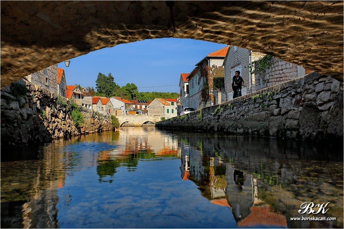 AMERIČKI PORTAL NAHVALIO DALMATINSKI OTOK "Ovdje morate kupiti ribu, domaće sireve i domaće meso, hrvatska vina i poslastice"