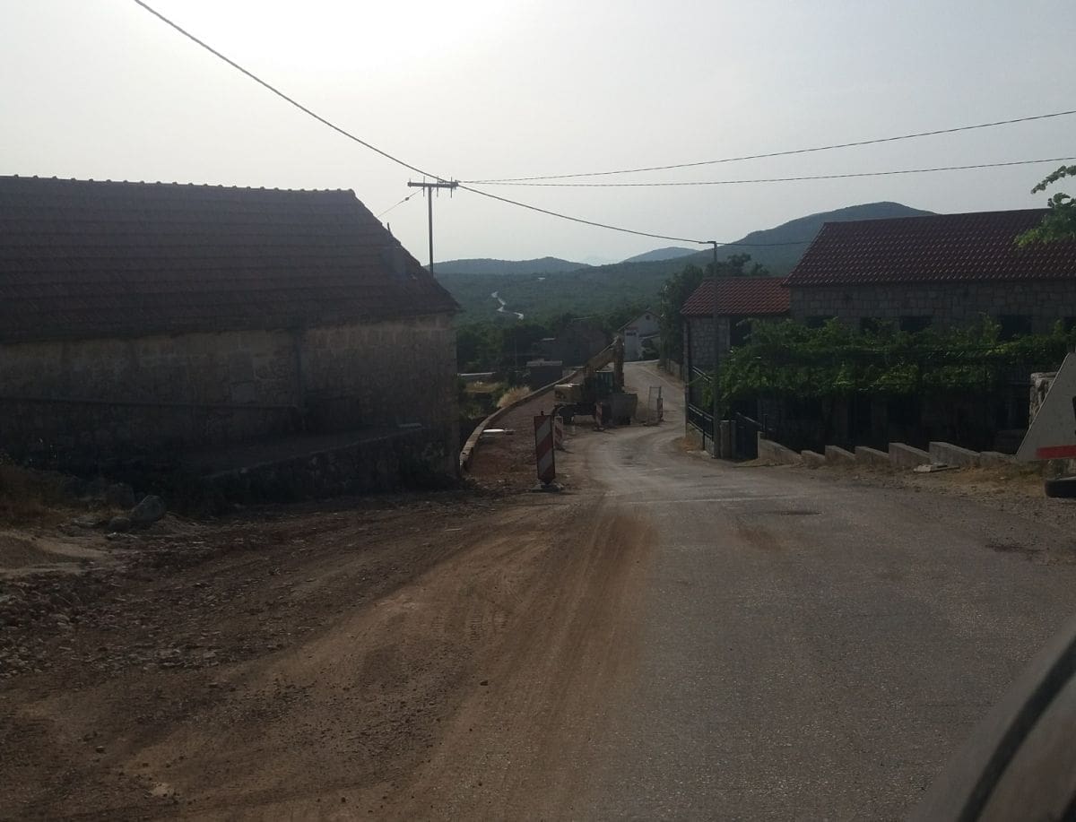 Projekt vrijedan 2.5 milijuna kuna: Završavaju se radovi na rekonstrukciji ceste Zagvozd-Slivno