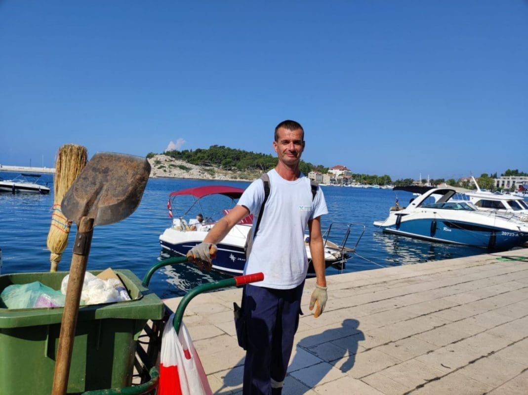 BEZ DIREKTORA SE MOŽE, ALI BEZ NJEGE NE Gradski pometač: "Svaki dan se dižem u tri i sve stižem sam"