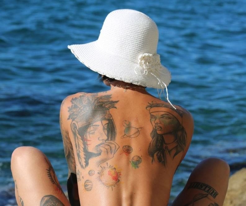 MORSKA SIRENA S TETOVAŽAMA Zbog ukrasa na tijelu Splićani se pitaju tko je ova atraktivna djevojka